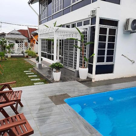 Beit Azzahra Private Pool Villa At Pantai Batu Hitam 关丹 外观 照片