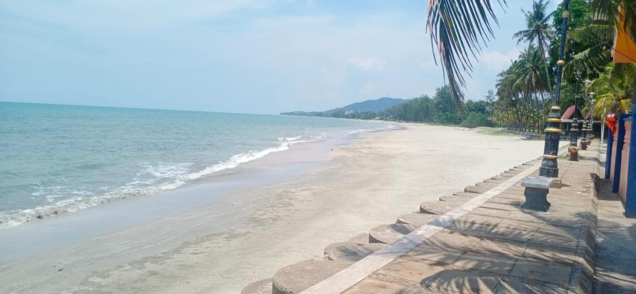 Beit Azzahra Private Pool Villa At Pantai Batu Hitam 关丹 外观 照片
