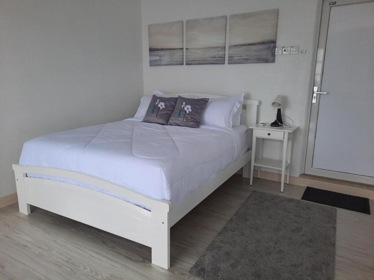 Beit Azzahra Private Pool Villa At Pantai Batu Hitam 关丹 外观 照片