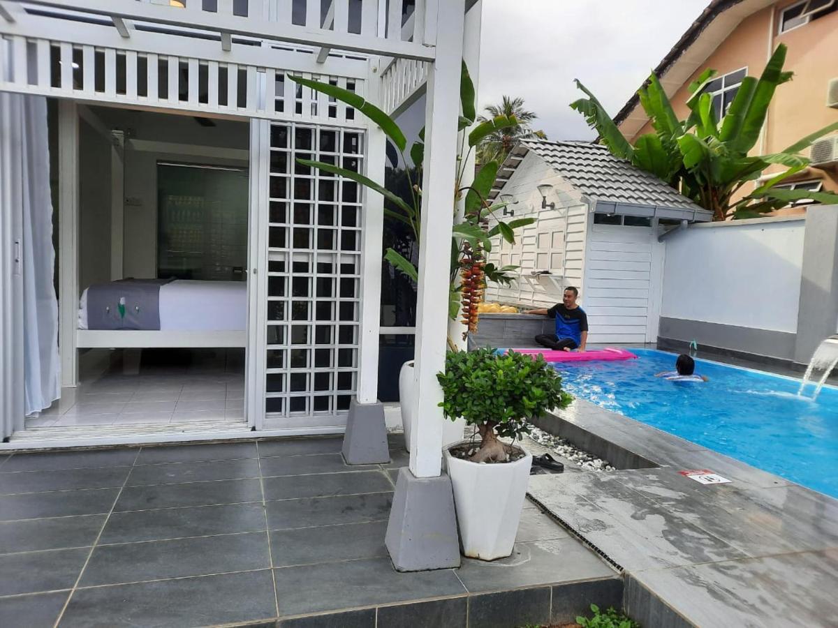 Beit Azzahra Private Pool Villa At Pantai Batu Hitam 关丹 外观 照片